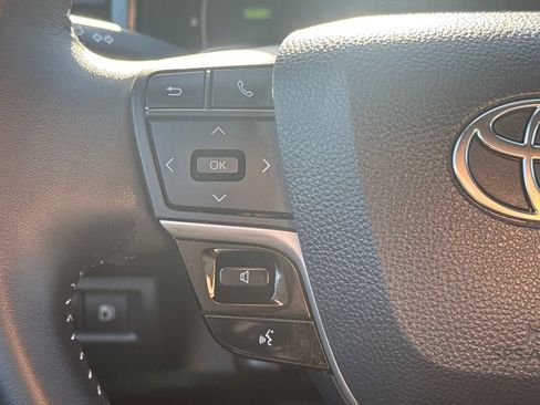 Used 2025 Toyota Camry SE image 18