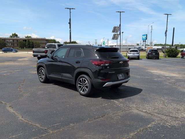 Used 2025 Chevrolet TrailBlazer LT w/ Driver Confidence Package FWD image 5