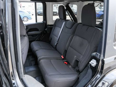Used 2023 Jeep Wrangler Unlimited Sahara AWD/4WD image 27