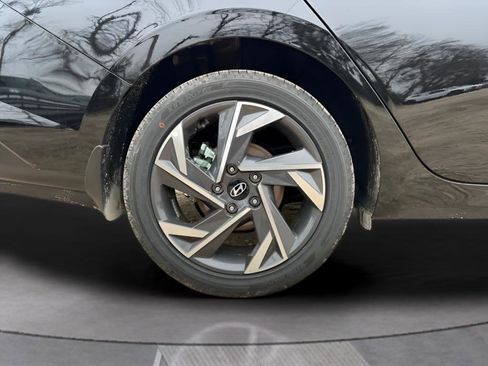 Used 2025 Hyundai Elantra Sport image 13