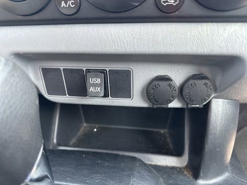 Used 2014 Toyota Tacoma 2WD Regular Cab image 21