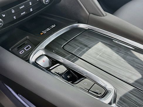 Used 2023 Buick Enclave Essence FWD image 24