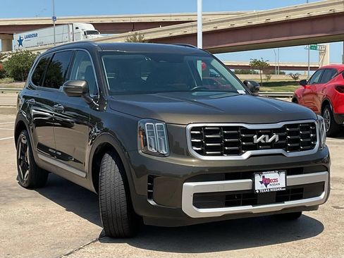 Used 2025 Kia Telluride S AWD/4WD image 3