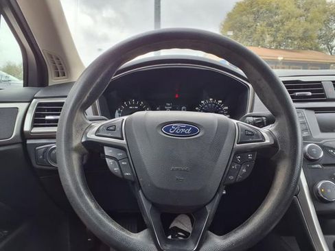 Used 2017 Ford Fusion SE FWD image 24