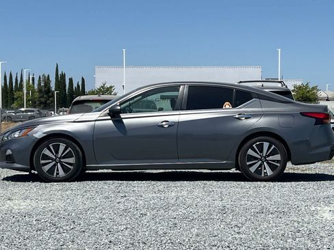 Used 2022 Nissan Altima 2.5 SV FWD image 6