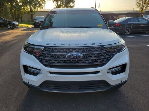 Used 2023 Ford Explorer XLT w/ Equipment Group 202A RWD image 2