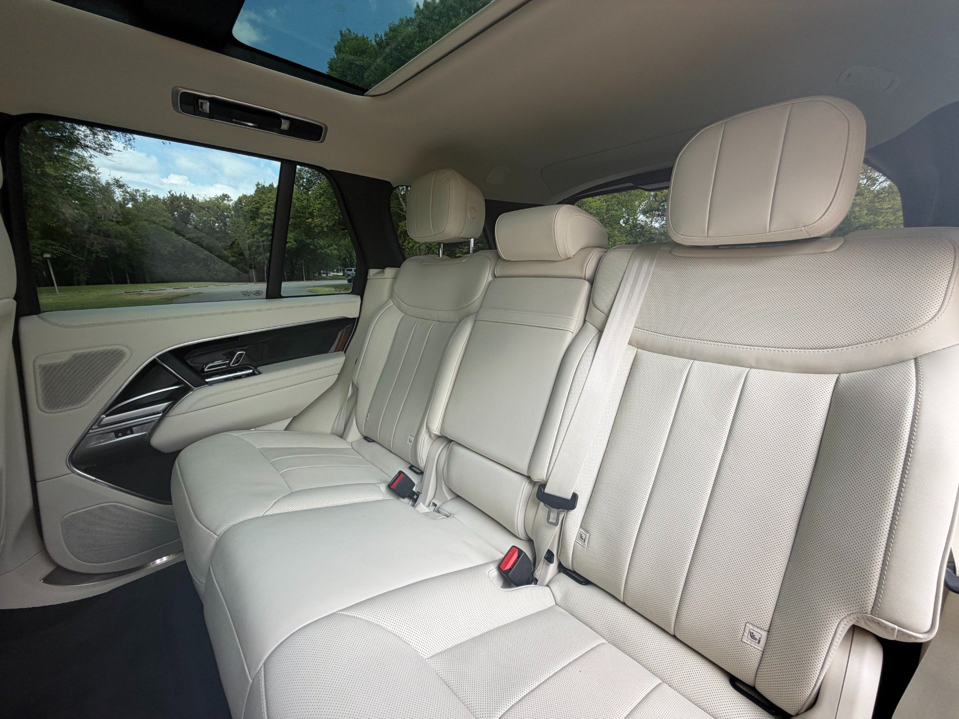 Used 2025 Land Rover Range Rover SE AWD/4WD image 25