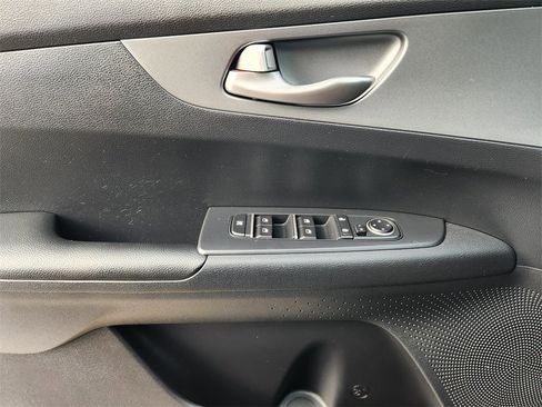 Certified 2021 Kia Forte LXS image 24