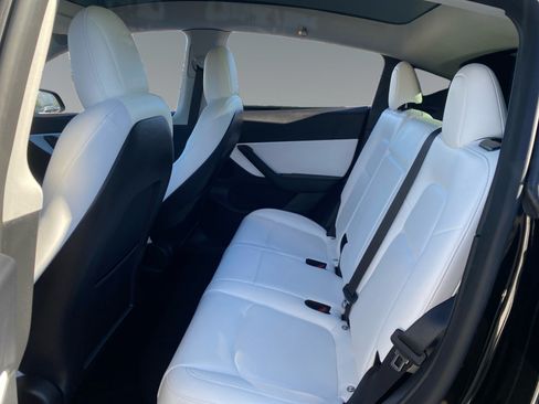 Used 2022 Tesla Model Y Performance AWD/4WD image 13
