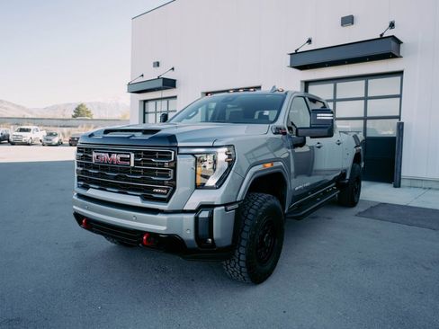 Used 2024 GMC Sierra 3500 AT4 w/ Technology Package AWD/4WD image 3