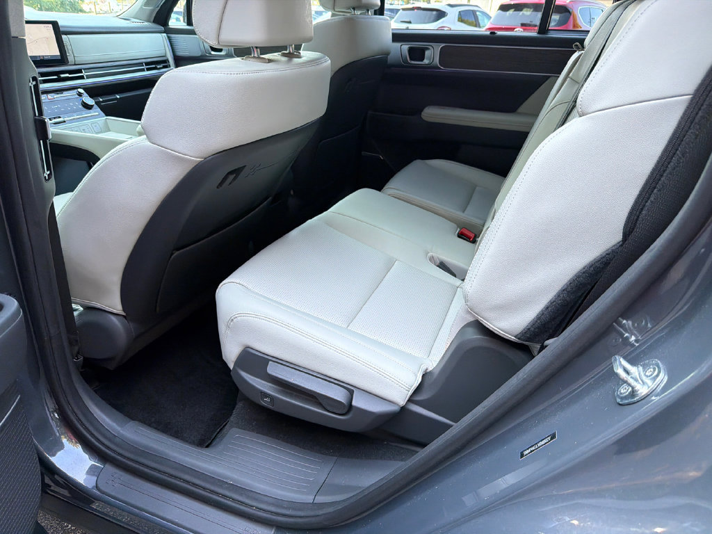 Used 2024 Hyundai Santa Fe Limited FWD image 21