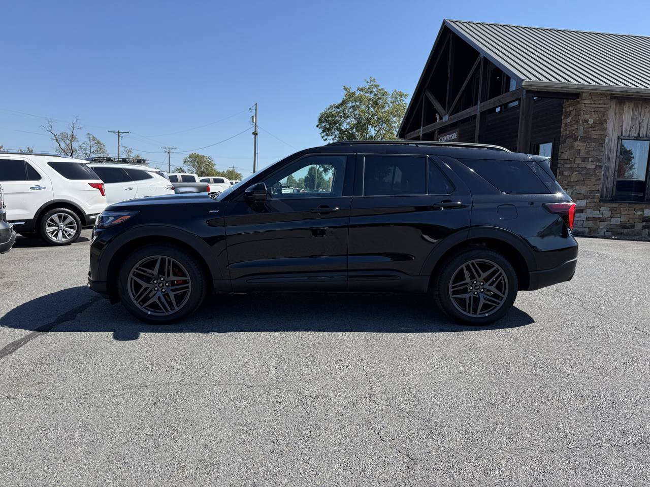 Used 2025 Ford Explorer ST-Line w/ ST-Line Street Pack AWD/4WD image 3