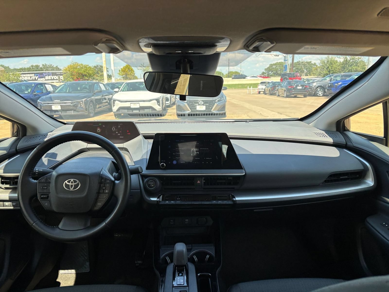 Used 2024 Toyota Prius LE FWD image 30