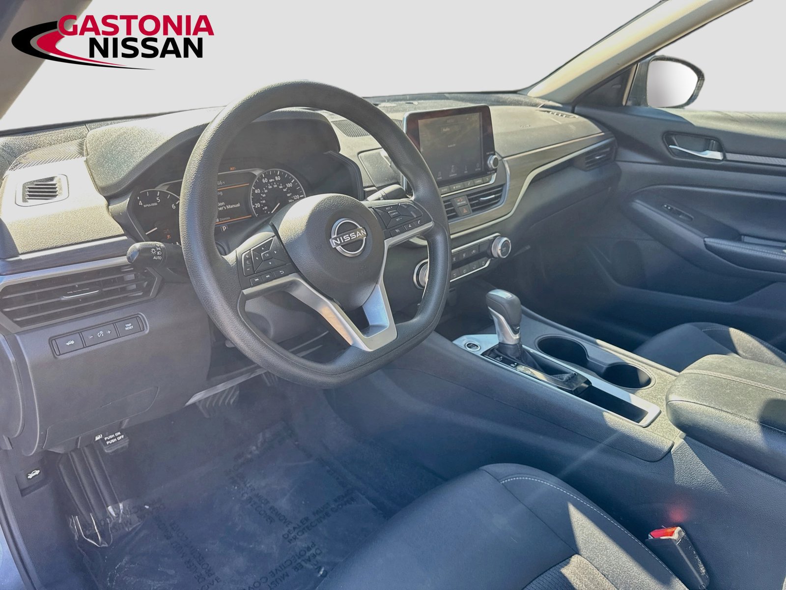 Used 2025 Nissan Altima 2.5 SV FWD image 11