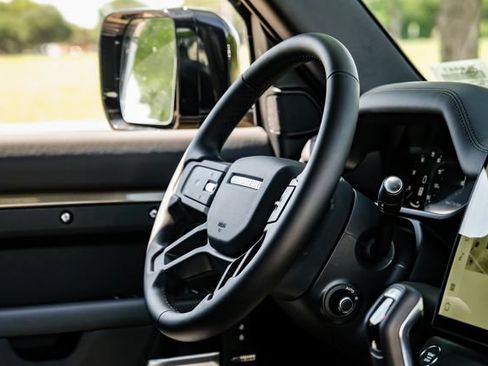 New 2026 Land Rover Defender 130 X-Dynamic SE AWD/4WD image 18