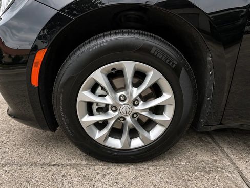 Used 2026 Chrysler Pacifica Limited FWD image 15