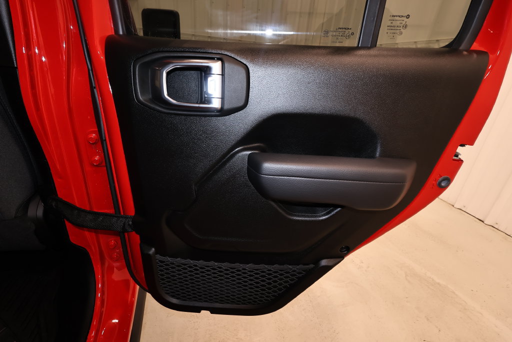 Used 2025 Jeep Wrangler Unlimited Sport AWD/4WD image 16