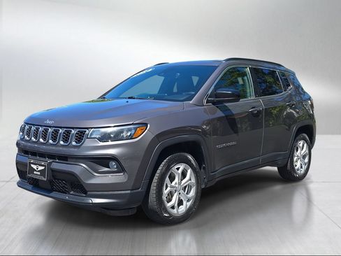Used 2024 Jeep Compass Latitude AWD/4WD image 7
