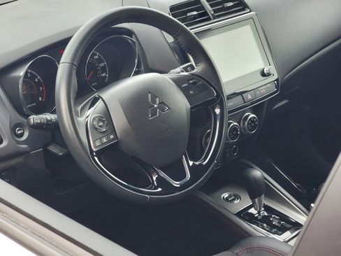 Used 2024 Mitsubishi Outlander Sport SE image 17