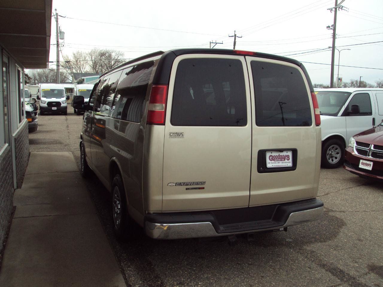 Used 2011 Chevrolet Express 1500 LT w/ LT Preferred Equipment Group AWD/4WD image 5