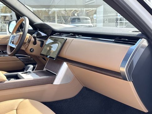 New 2025 Land Rover Range Rover SE AWD/4WD image 18