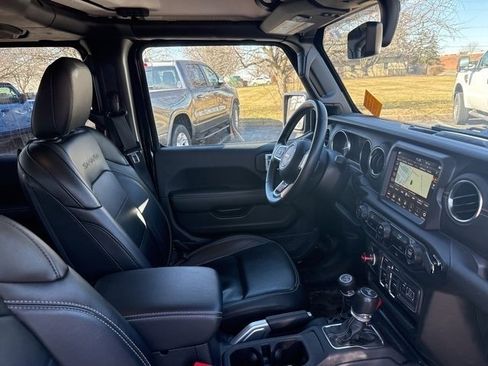 Used 2022 Jeep Wrangler Unlimited Sahara image 16