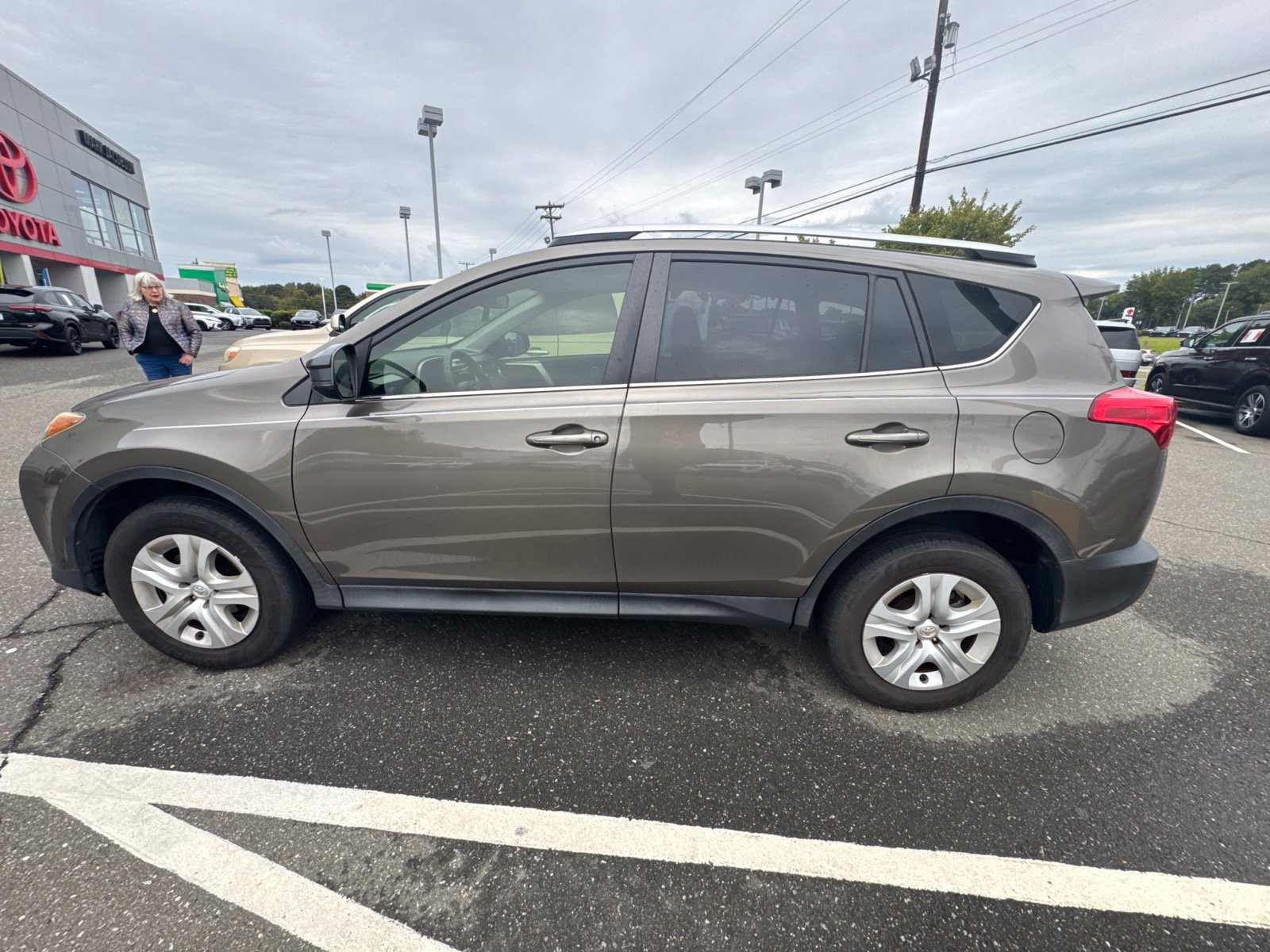 Used 2015 Toyota RAV4 LE FWD image 20