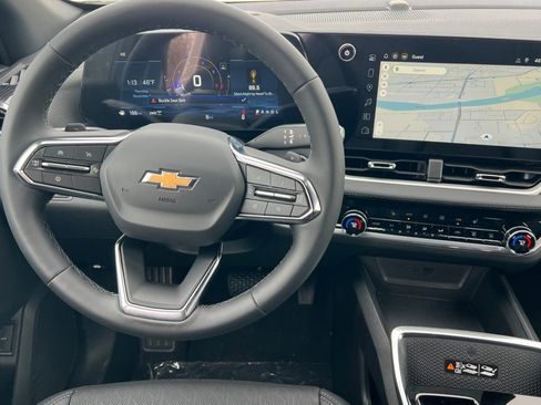 New 2026 Chevrolet Equinox LT w/ Convenience Package II image 11