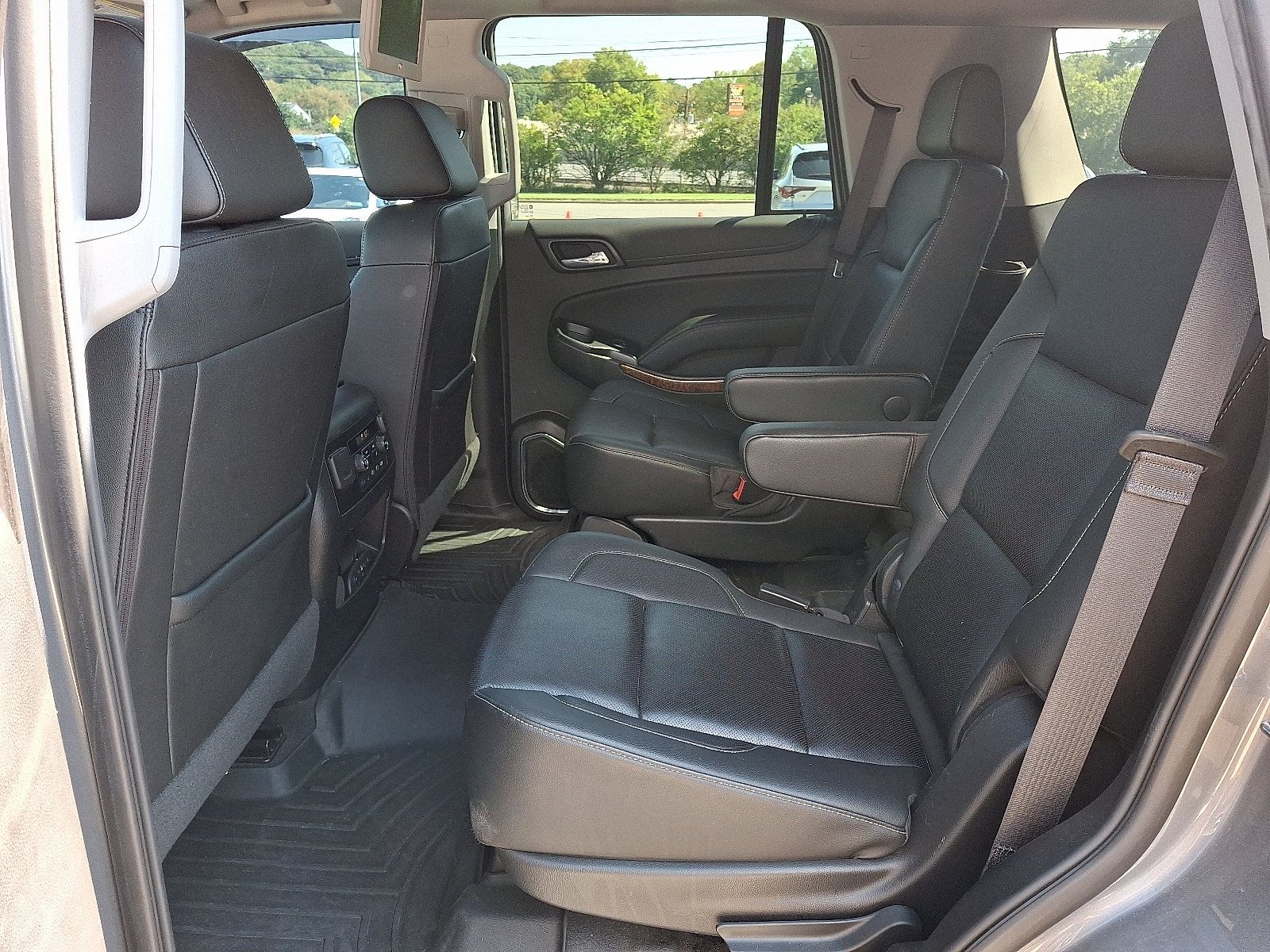 Used 2019 Chevrolet Tahoe Premier AWD/4WD image 11