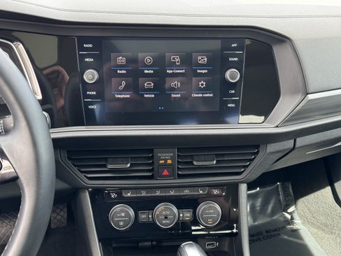 Used 2019 Volkswagen Jetta SEL FWD image 23