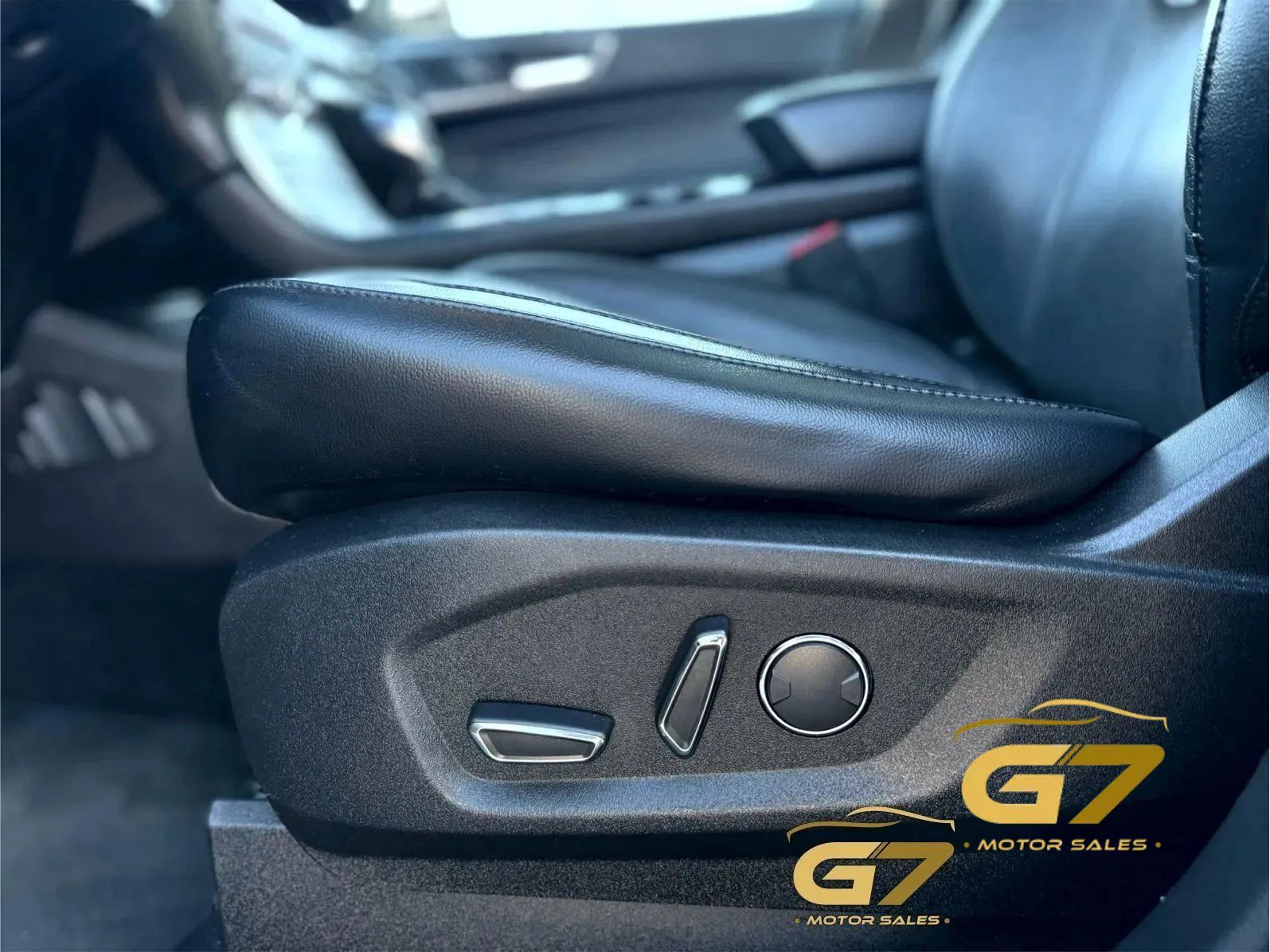 Used 2018 Ford Edge Titanium w/ Equipment Group 301A FWD image 23