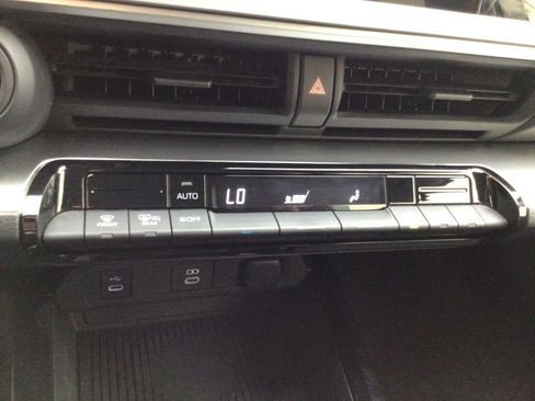 Used 2024 Toyota Prius LE FWD image 19