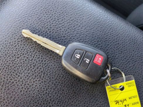 Used 2015 Toyota RAV4 LE image 33