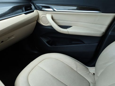 Used 2017 BMW X1 xDrive28i w/ Premium Package image 10