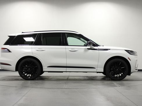 Used 2026 Lincoln Aviator Reserve w/ Jet Appearance Package AWD/4WD image 3