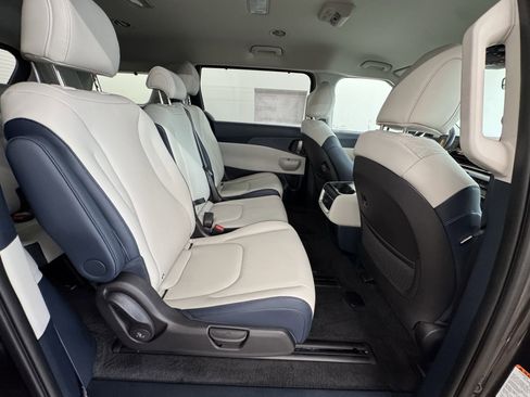 New 2026 Kia Carnival EX FWD image 25