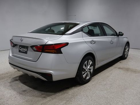 Used 2024 Nissan Altima 2.5 S image 2