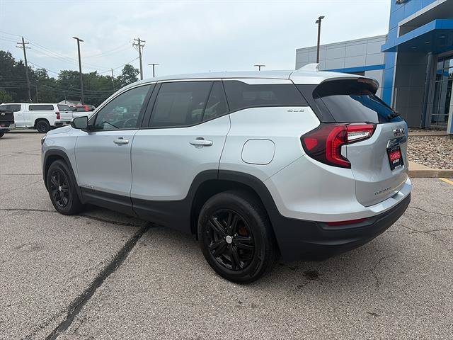Used 2022 GMC Terrain SLE FWD image 4