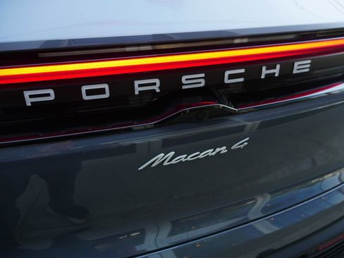 New 2026 Porsche Macan 4 Electric AWD/4WD image 11