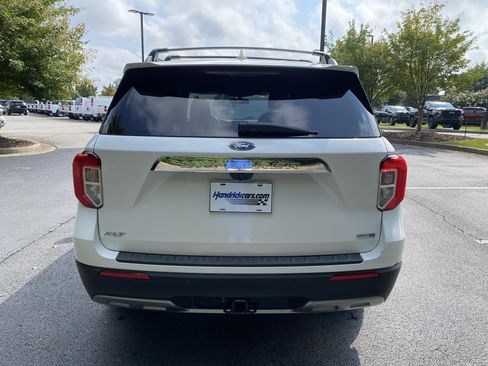 Used 2020 Ford Explorer XLT w/ Equipment Group 202A AWD/4WD image 8