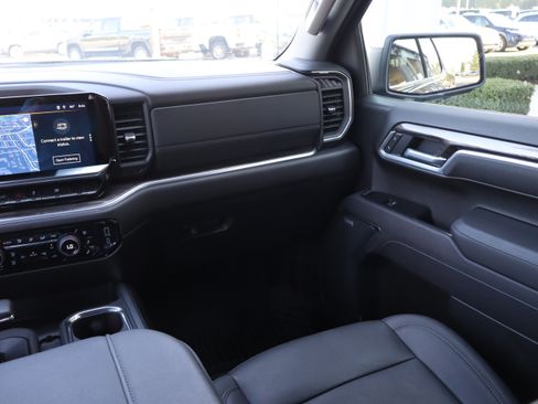 Used 2025 Chevrolet Silverado 1500 LTZ w/ LTZ Convenience Package II AWD/4WD image 16