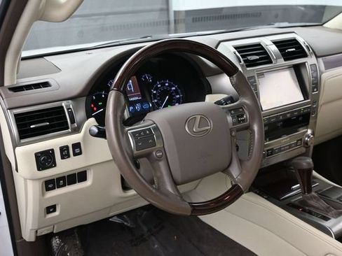 Used 2019 Lexus GX 460 Premium w/ Premium Package AWD/4WD image 21