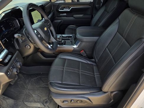Used 2025 Chevrolet Silverado 1500 High Country AWD/4WD image 29