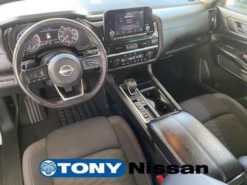 Used 2023 Nissan Pathfinder SV image 12