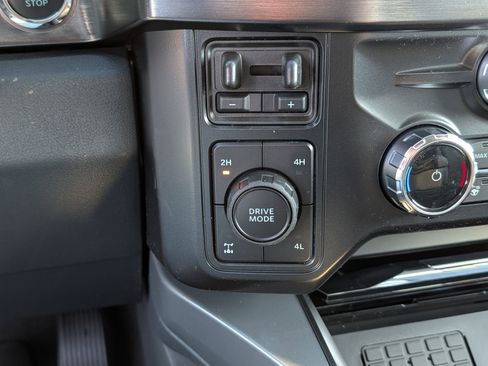 New 2026 Ford F250 Lariat w/ Black Appearance Package image 24