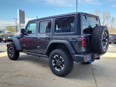 Used 2025 Jeep Wrangler Unlimited Rubicon 4xe w/ Safety Group AWD/4WD image 3