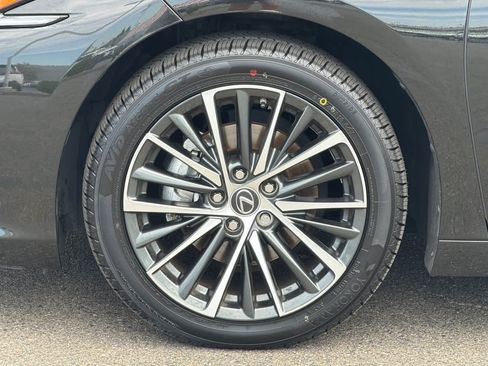 Used 2025 Lexus ES 300h w/ Premium Package FWD image 31