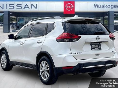 Used 2017 Nissan Rogue SV FWD image 4