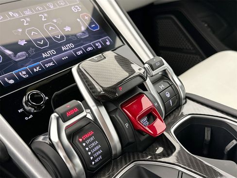 Used 2021 Lamborghini Urus Base image 17