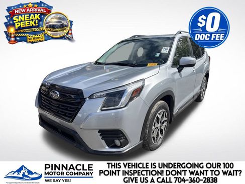 Used 2022 Subaru Forester Premium AWD/4WD image 2
